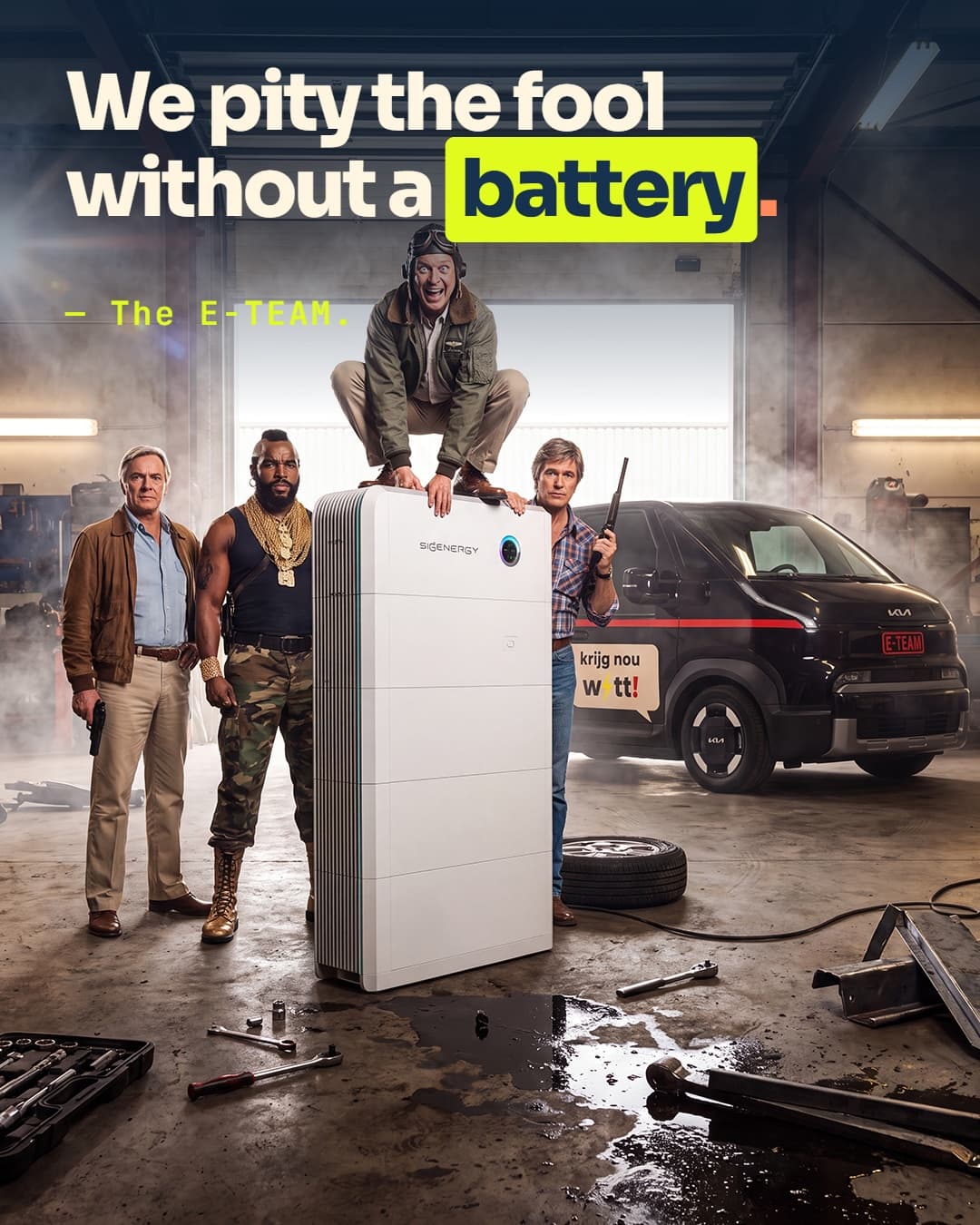 The E-TEAM: parodieposter van KNW met vier actiehelden rond een thuisbatterij en de tekst 'We pity the fool without a battery'