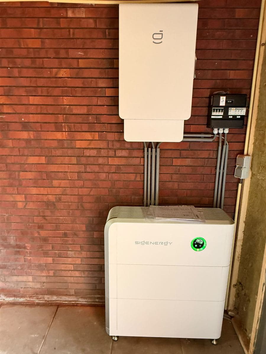 Sigenergy-thuisbatterij van 20 kWh met Energy Controller 12 kW en gateway in Eelderwolde