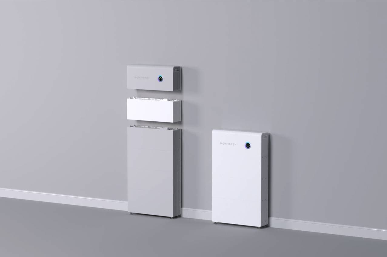 SigenStor Neo uit elkaar: controller en losse batterijmodules
