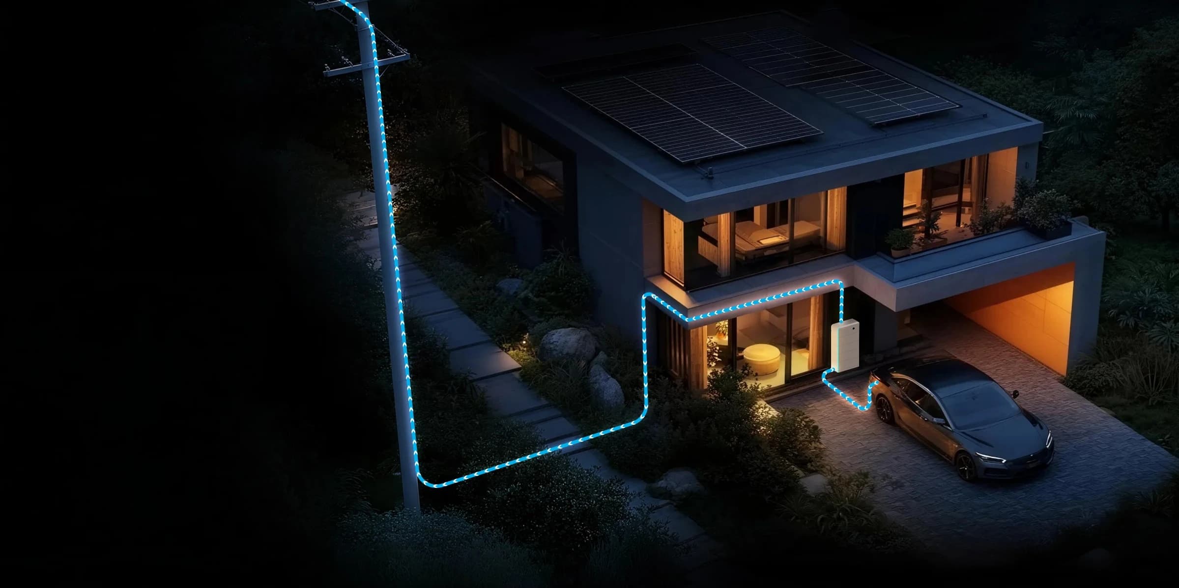 Woning bij nacht waar de energiestroom via de SigenStor-thuisbatterij rechtstreeks naar de elektrische auto op de oprit loopt